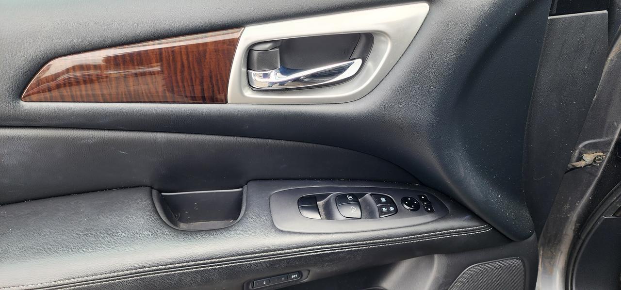 2016 Nissan Pathfinder SL- NEW BRAKES, TIRES, FULLY CERTIFIED !!! Photo