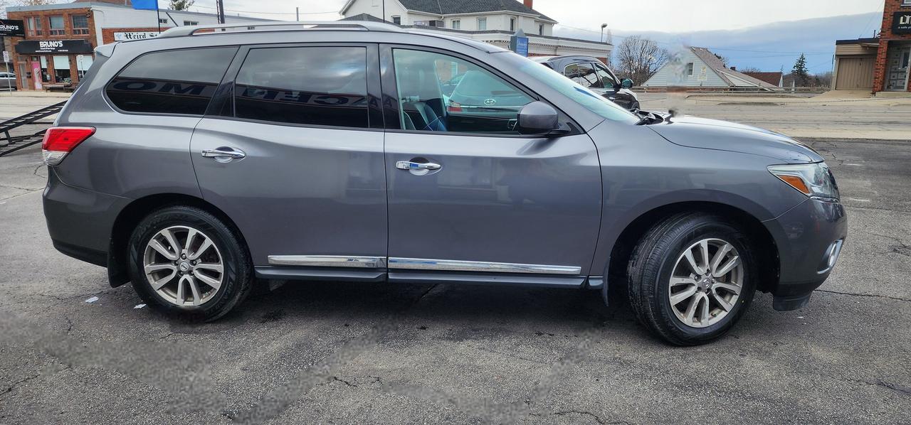 2016 Nissan Pathfinder SL- NEW BRAKES, TIRES, FULLY CERTIFIED !!! Photo