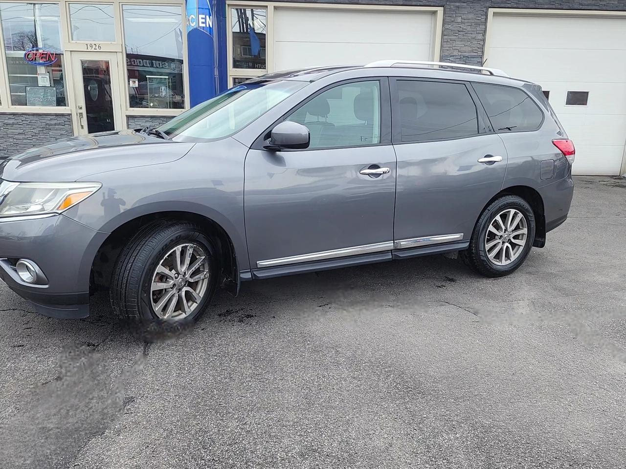 2016 Nissan Pathfinder SL- NEW BRAKES, TIRES, FULLY CERTIFIED !!! Photo