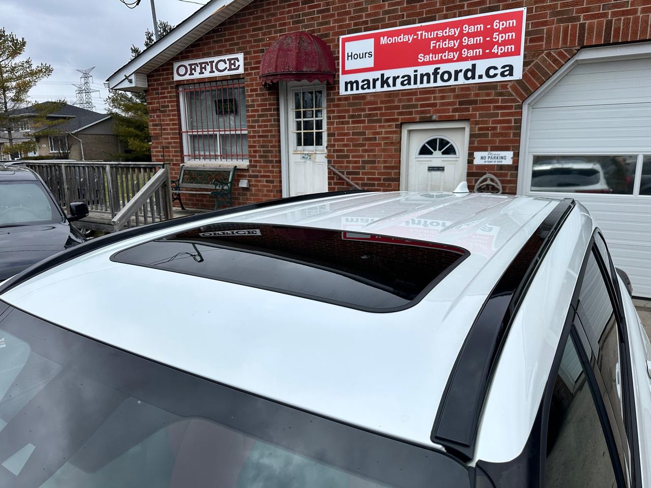 2022 Toyota Highlander XSE V6 AWD Heated Leather Sunroof BackupCam 3-Row Photo