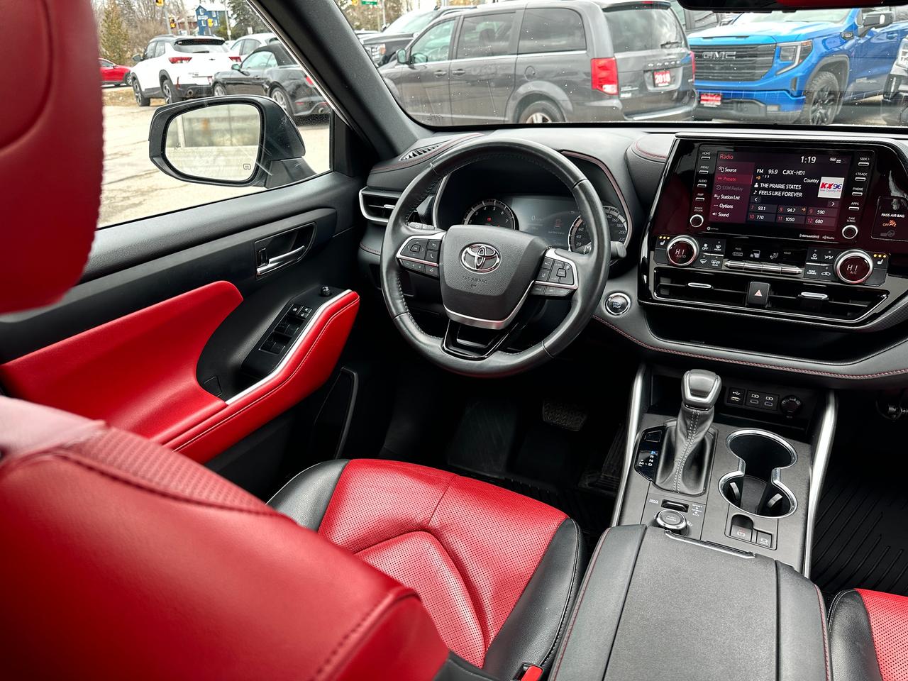 2022 Toyota Highlander XSE V6 AWD Heated Leather Sunroof BackupCam 3-Row Photo