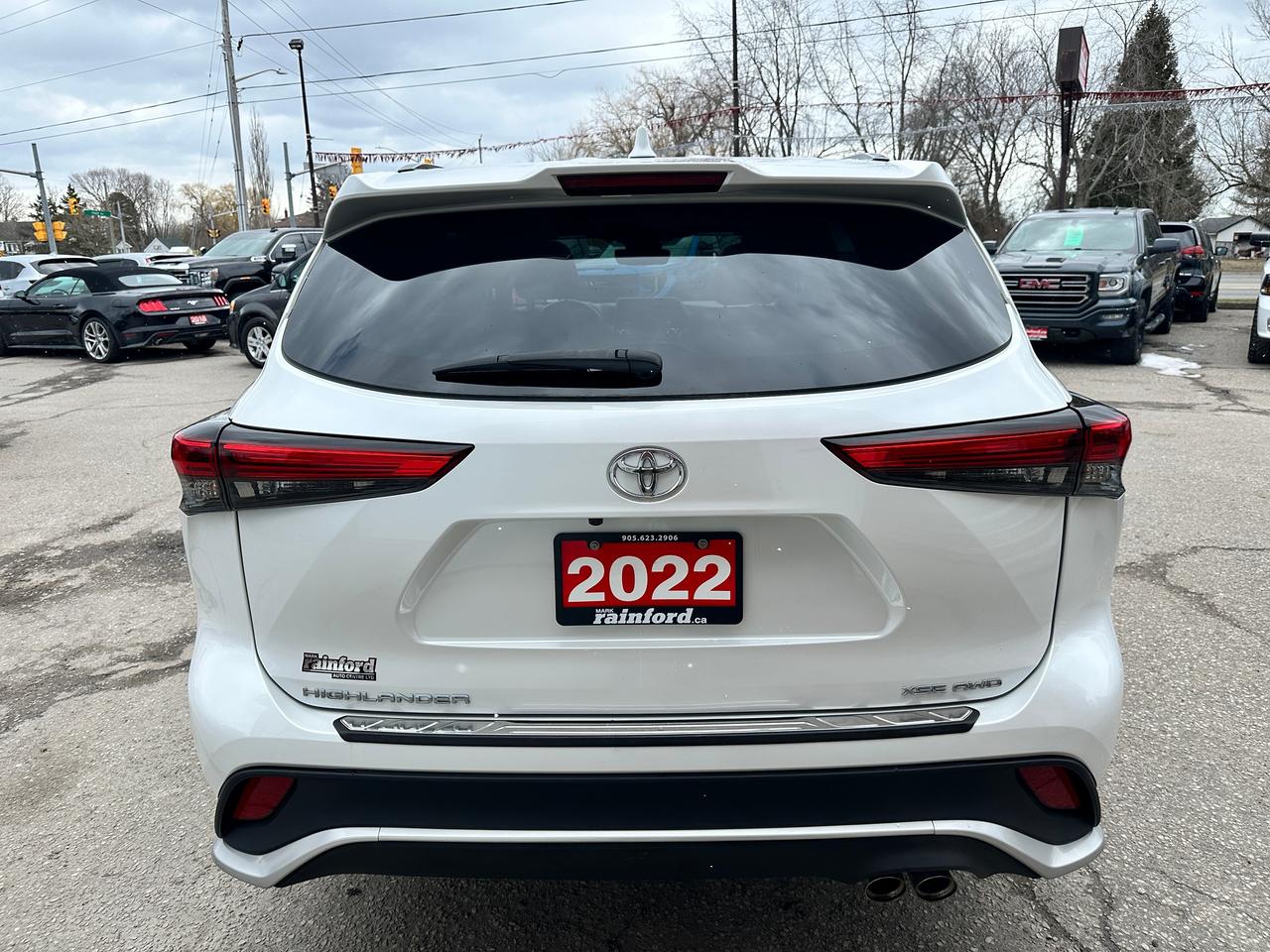 2022 Toyota Highlander XSE V6 AWD Heated Leather Sunroof BackupCam 3-Row Photo3