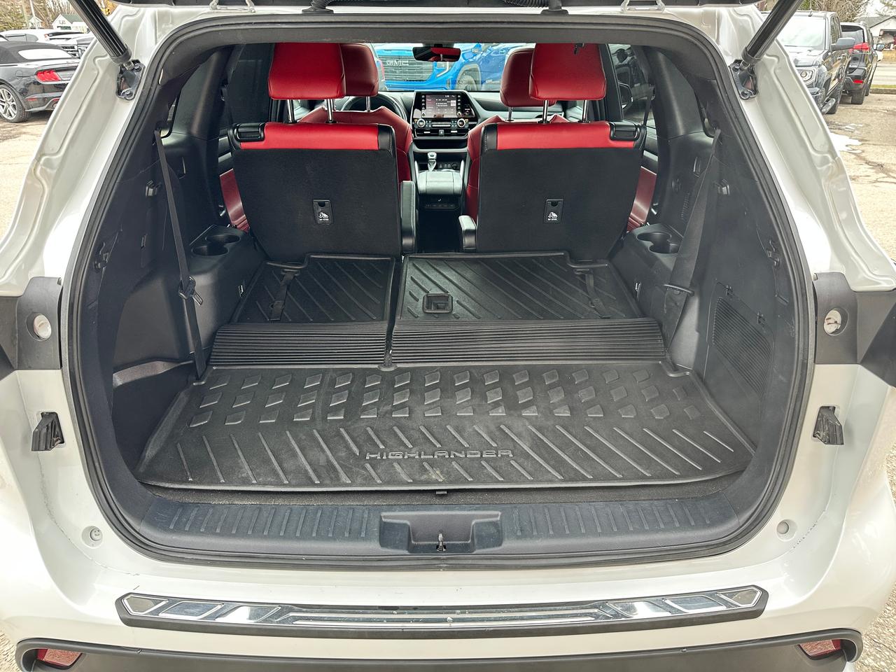 2022 Toyota Highlander XSE V6 AWD Heated Leather Sunroof BackupCam 3-Row Photo
