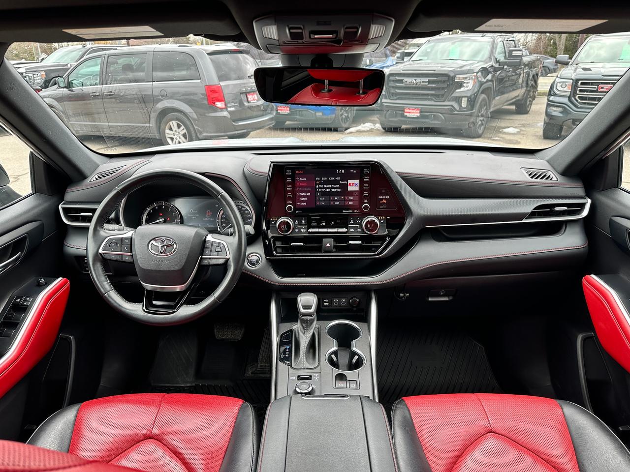 2022 Toyota Highlander XSE V6 AWD Heated Leather Sunroof BackupCam 3-Row Photo