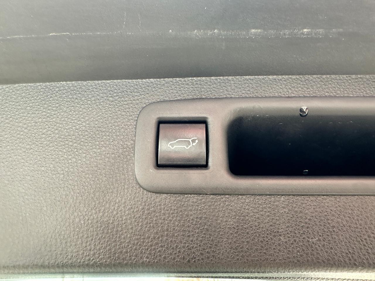 2022 Toyota Highlander XSE V6 AWD Heated Leather Sunroof BackupCam 3-Row Photo