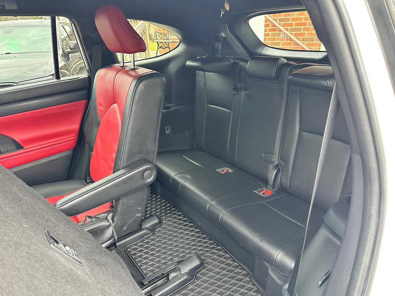 2022 Toyota Highlander XSE V6 AWD Heated Leather Sunroof BackupCam 3-Row Photo