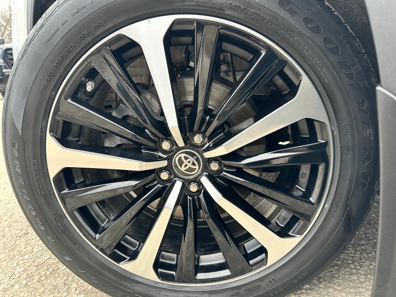 2022 Toyota Highlander XSE V6 AWD Heated Leather Sunroof BackupCam 3-Row Photo