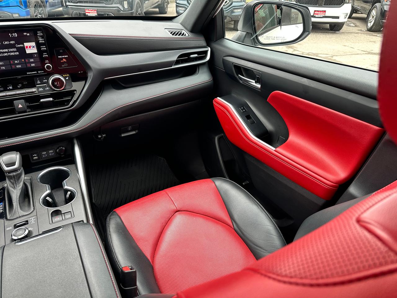 2022 Toyota Highlander XSE V6 AWD Heated Leather Sunroof BackupCam 3-Row Photo