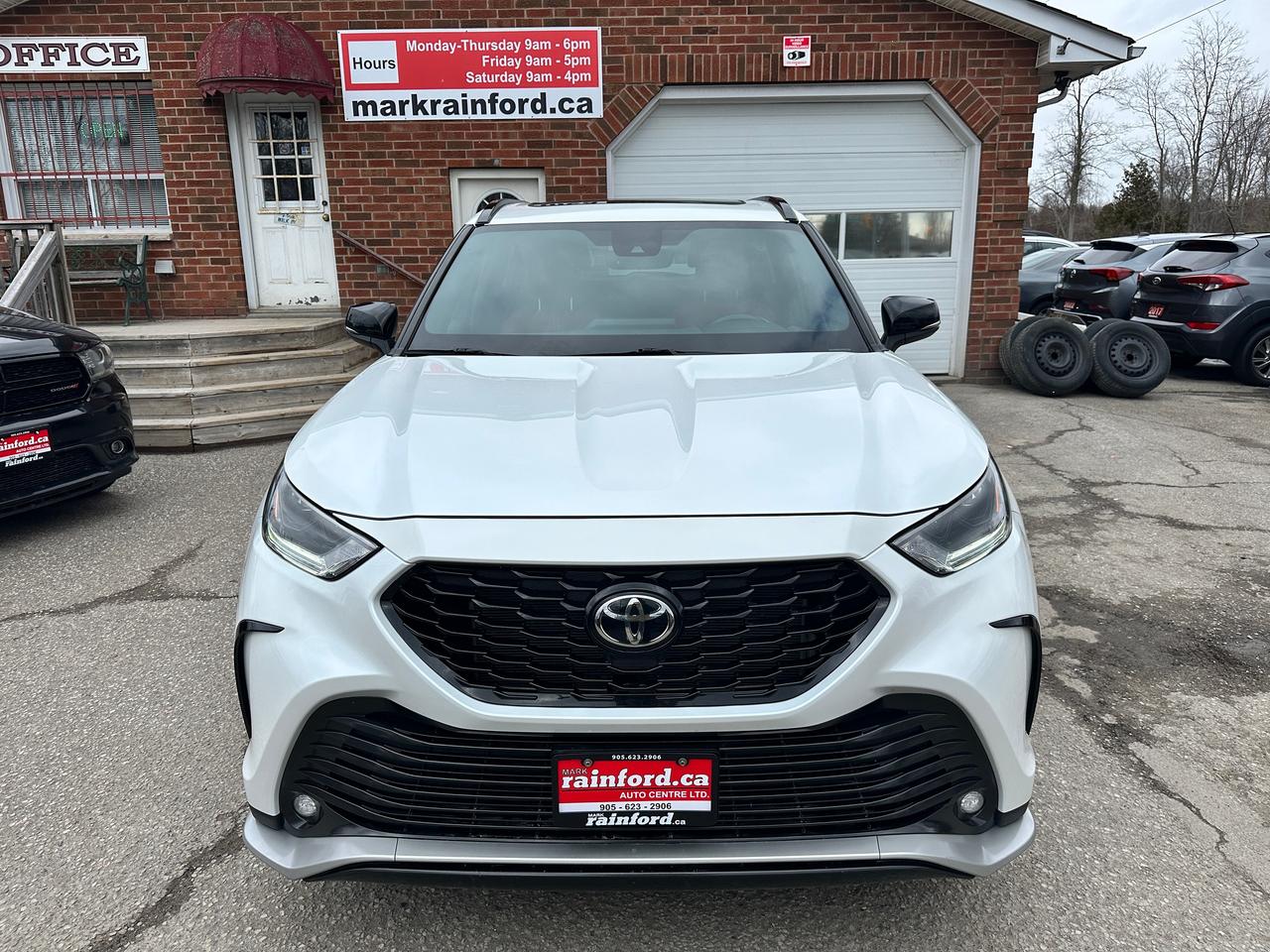 2022 Toyota Highlander XSE V6 AWD Heated Leather Sunroof BackupCam 3-Row Photo