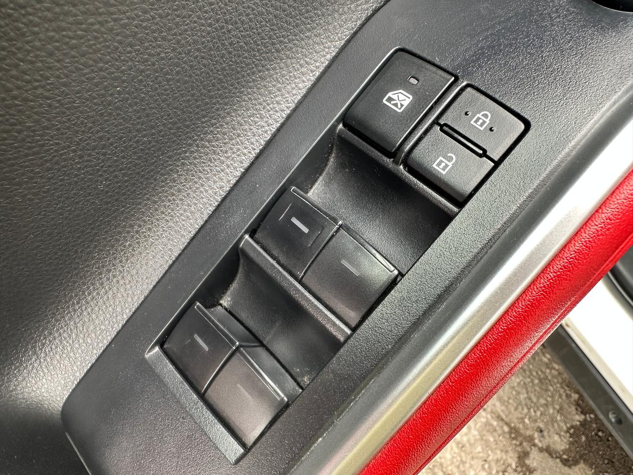 2022 Toyota Highlander XSE V6 AWD Heated Leather Sunroof BackupCam 3-Row Photo