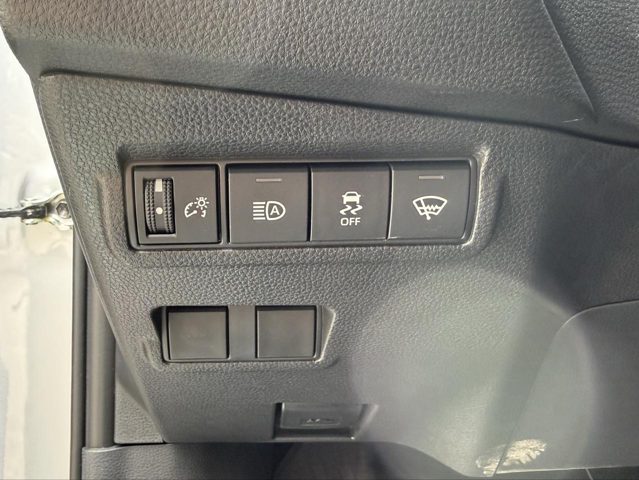 2026 Toyota Corolla Cross LE AWD Photo