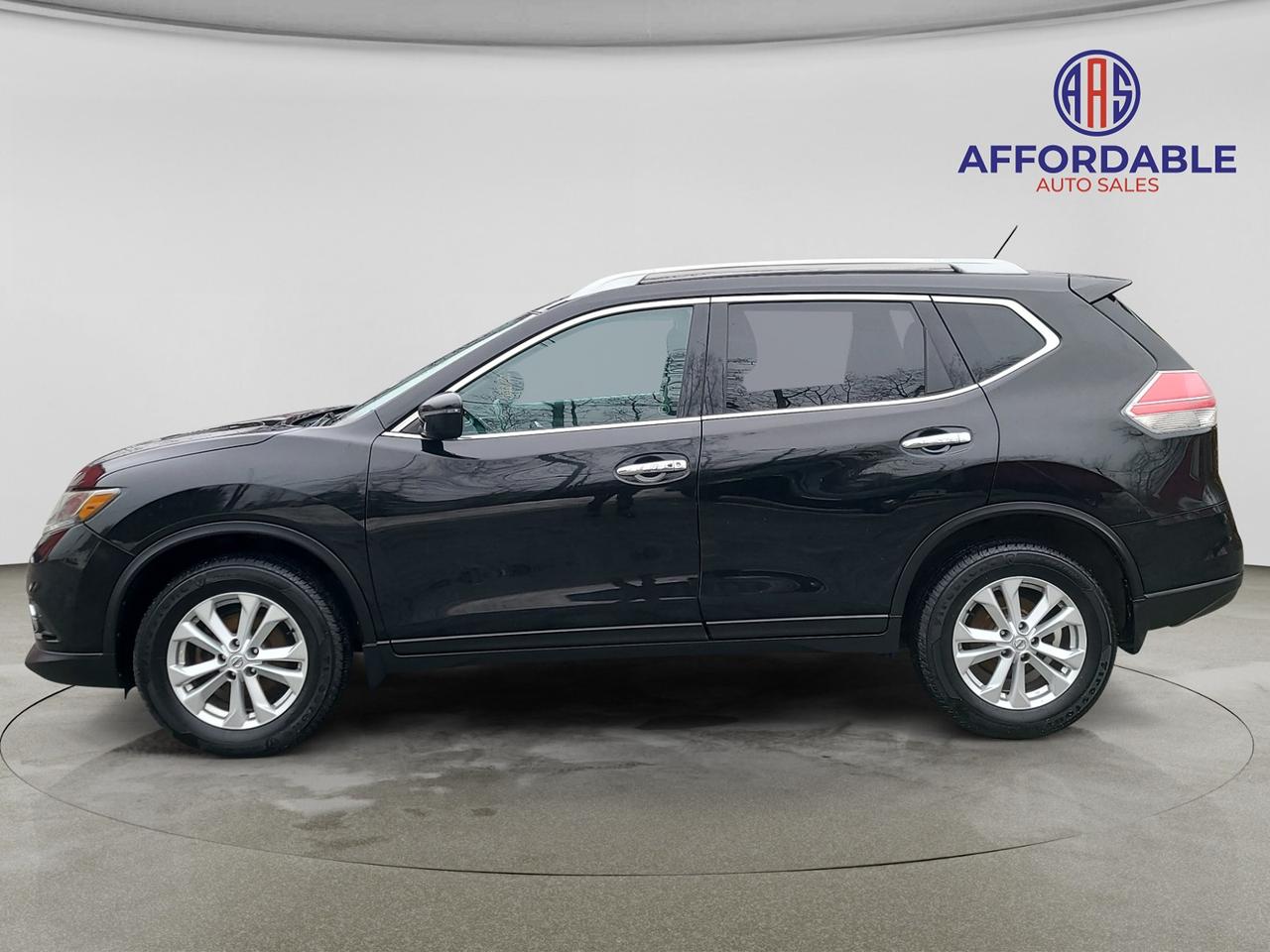 2016 Nissan Rogue SV - Photo #3