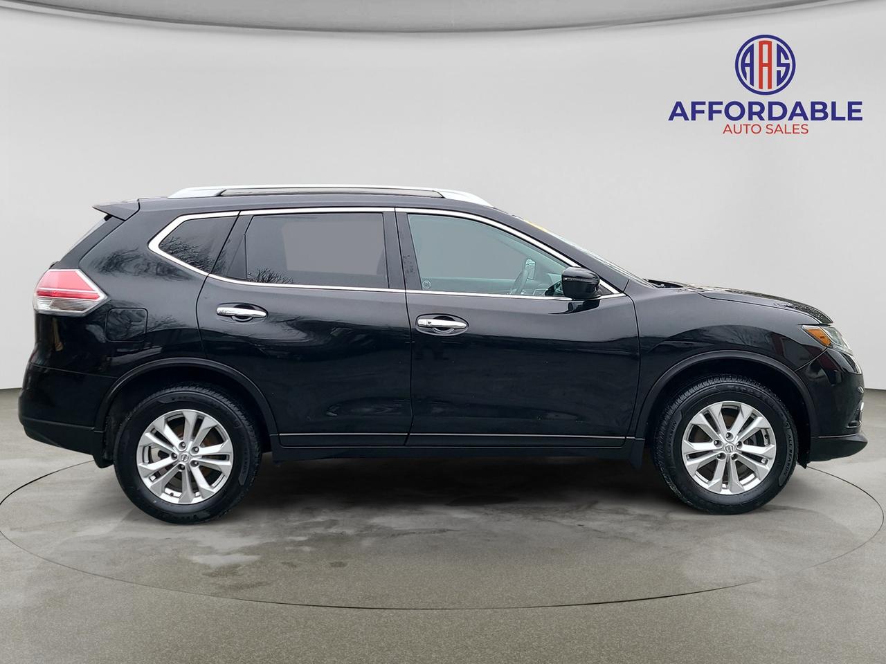 2016 Nissan Rogue SV - Photo #4