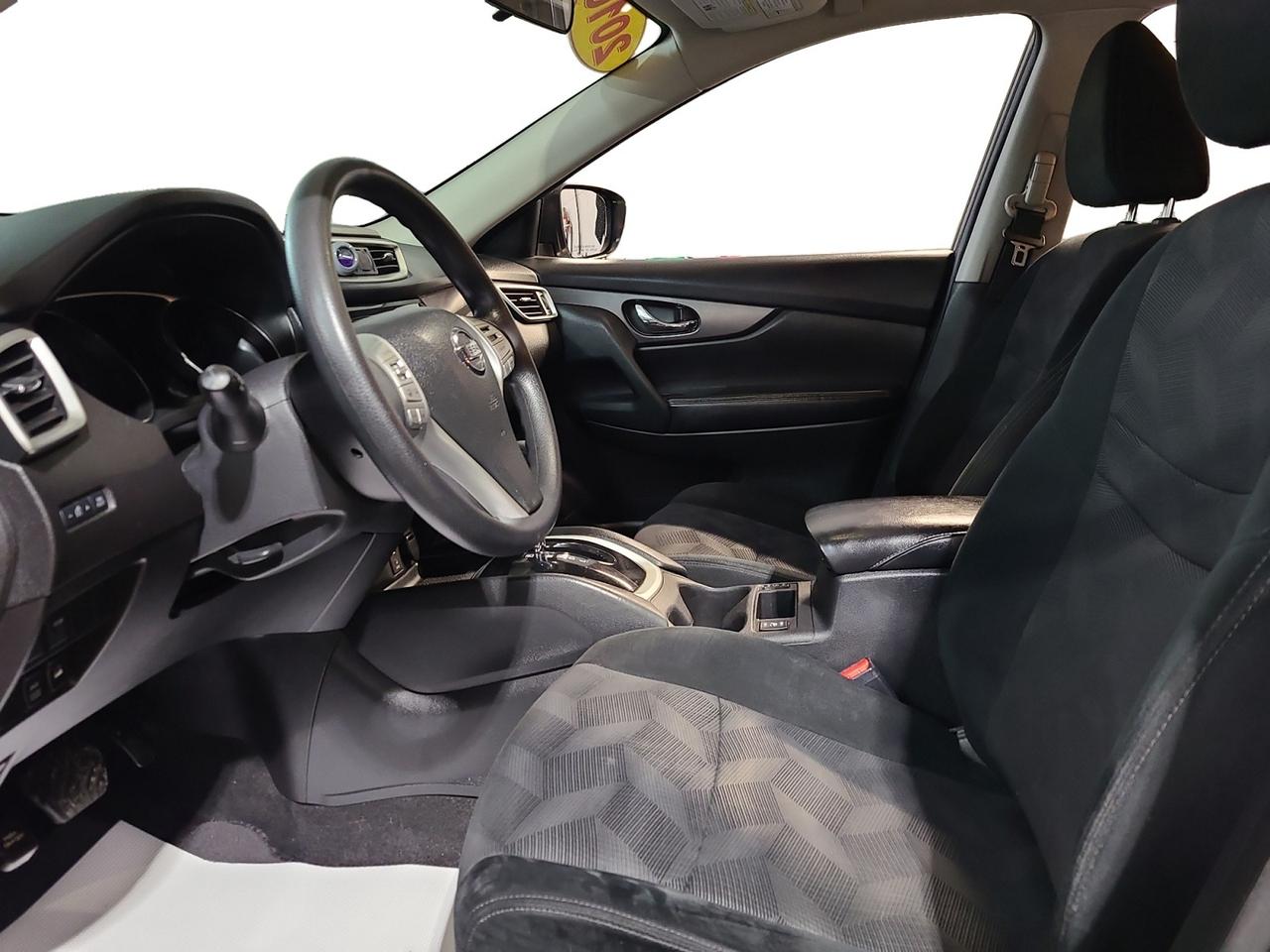 2016 Nissan Rogue SV - Photo #9