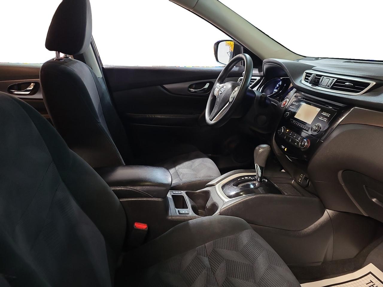 2016 Nissan Rogue SV - Photo #10