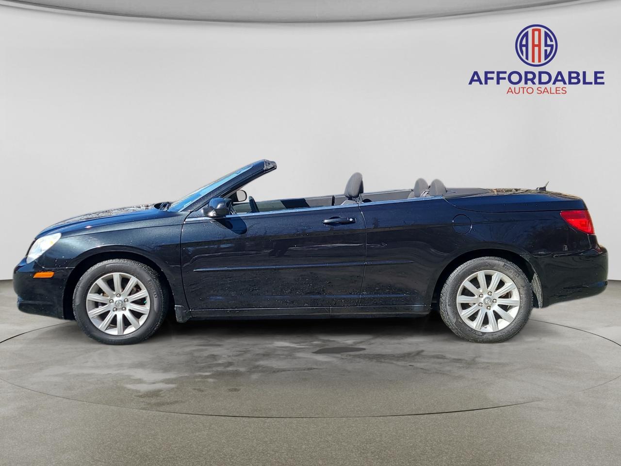 2010 Chrysler Sebring Touring - Photo #2