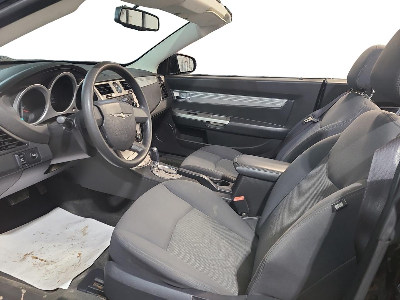 2010 Chrysler Sebring Touring Photo