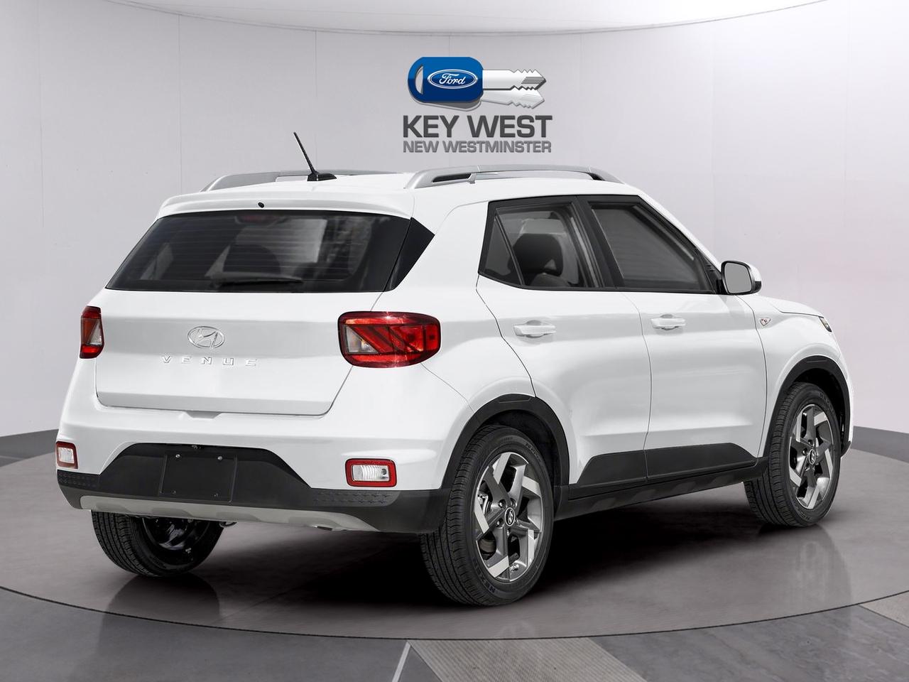 2023 Hyundai Venue Preferred IVT Photo2