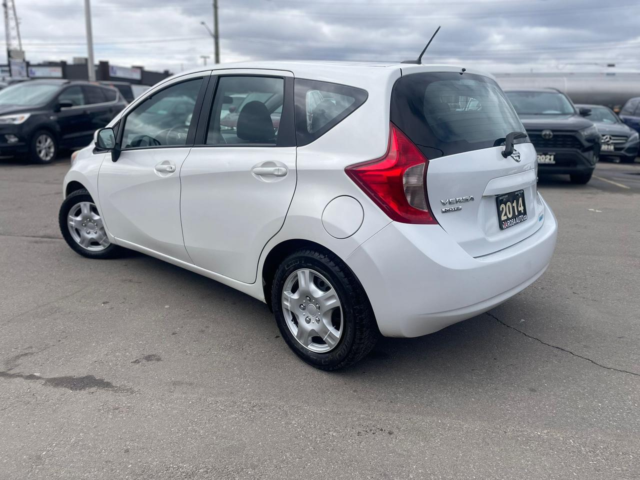 2014 Nissan Versa Note LOW KM NEW TRANSMISTION CAMERA SAFETY CERTRIFED Photo3