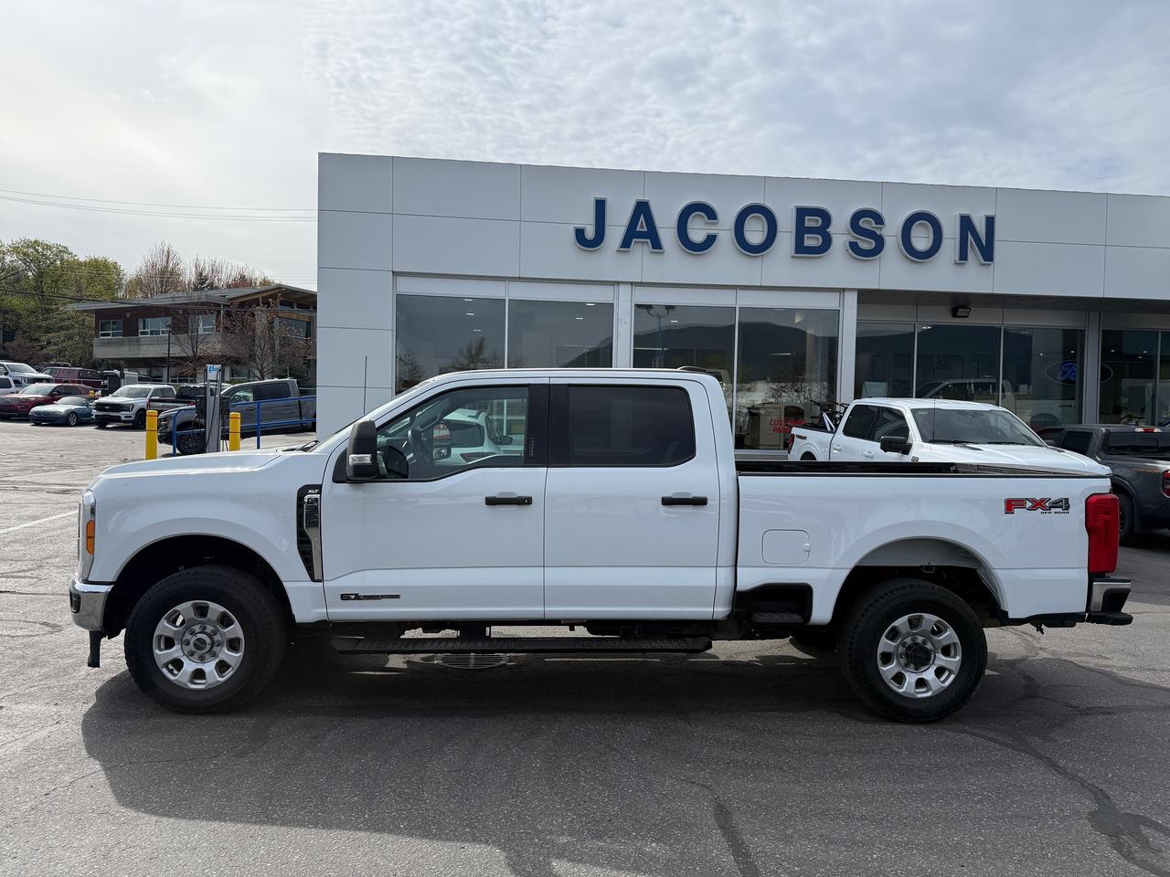 2023 Ford F-350 Super Duty SRW XLT Photo2