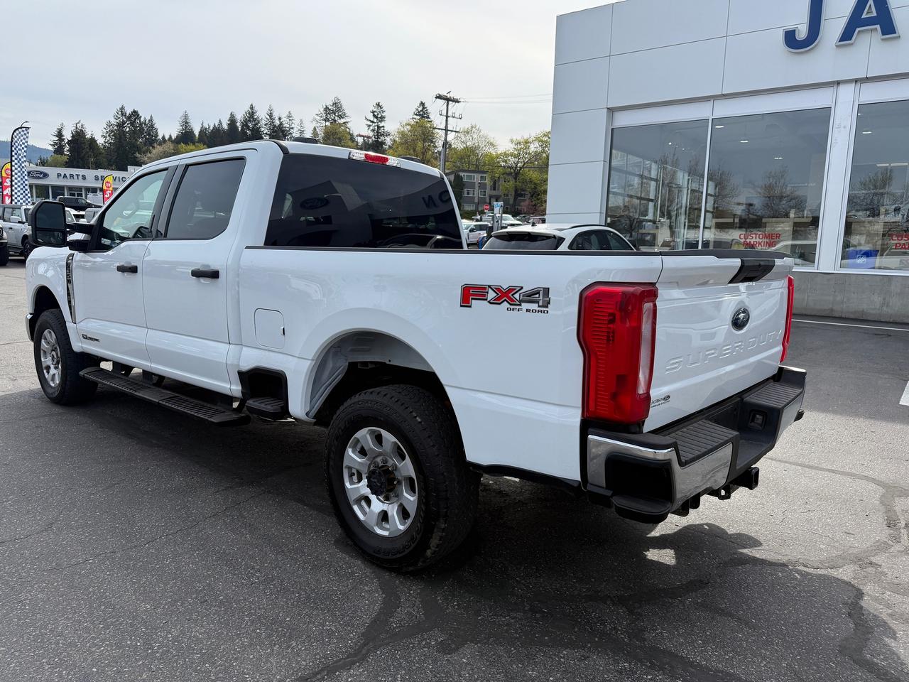 2023 Ford F-350 Super Duty SRW XLT Photo3