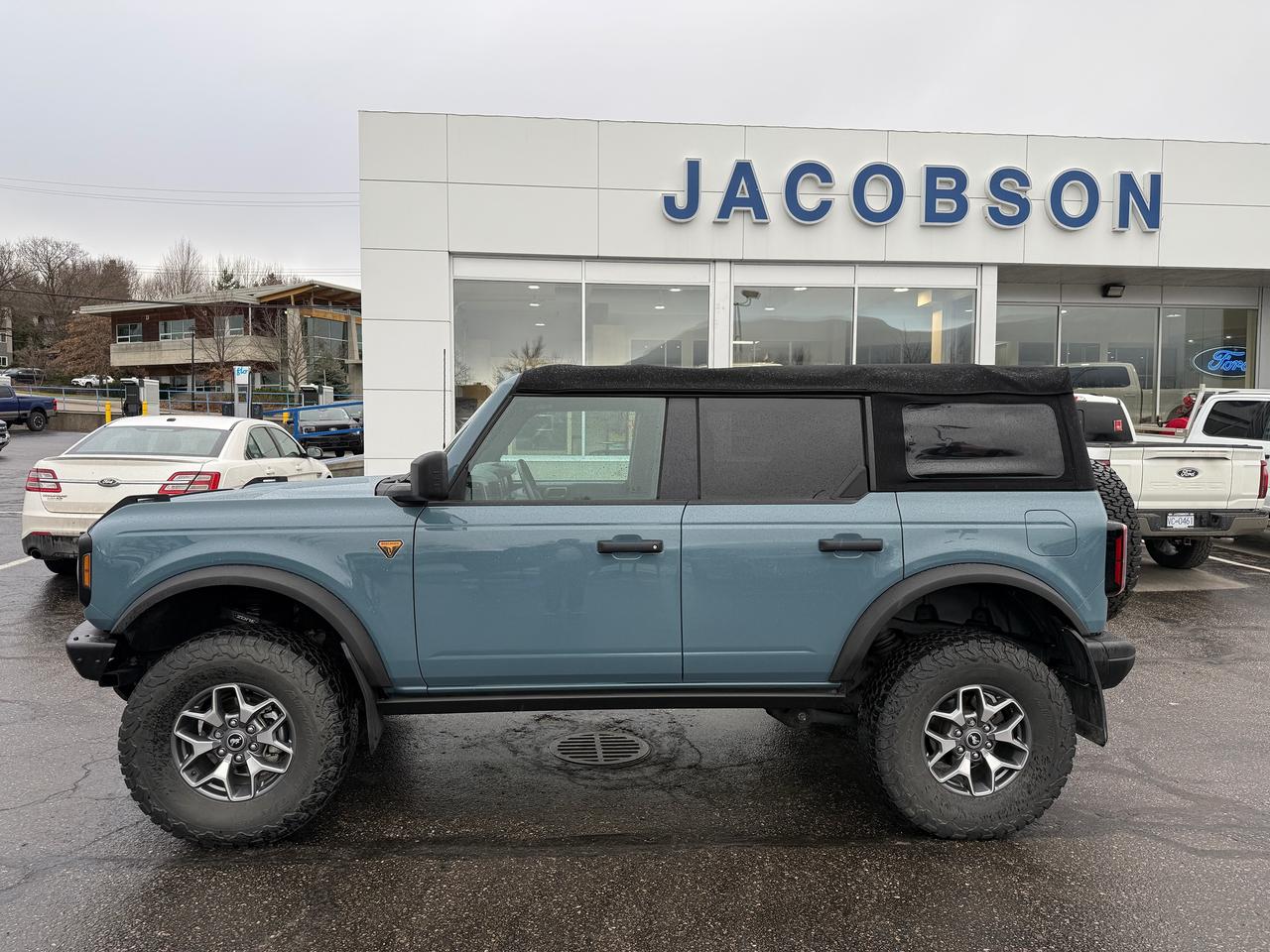 2022 Ford Bronco Badlands Photo1