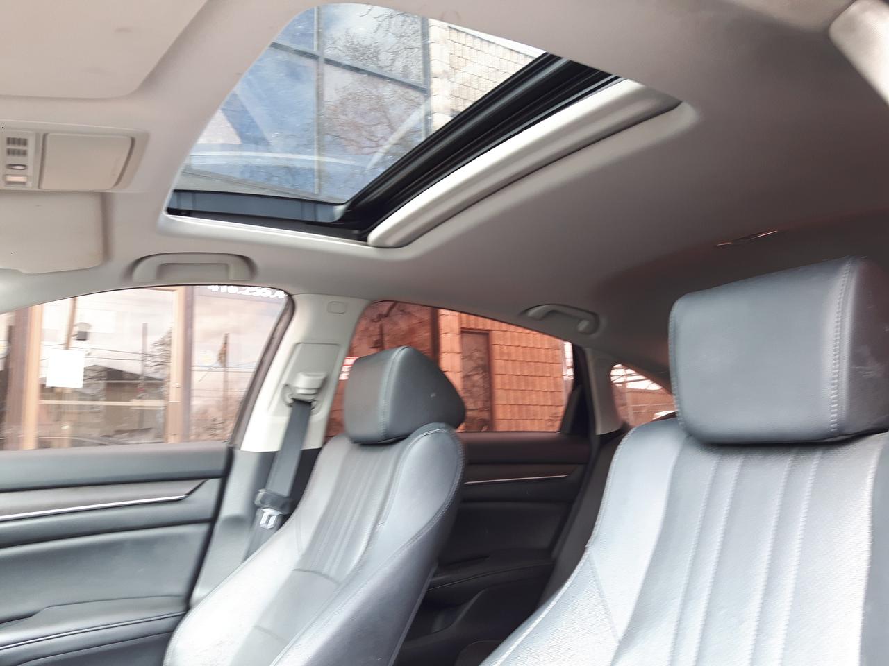 2019 Honda Accord Touring Photo