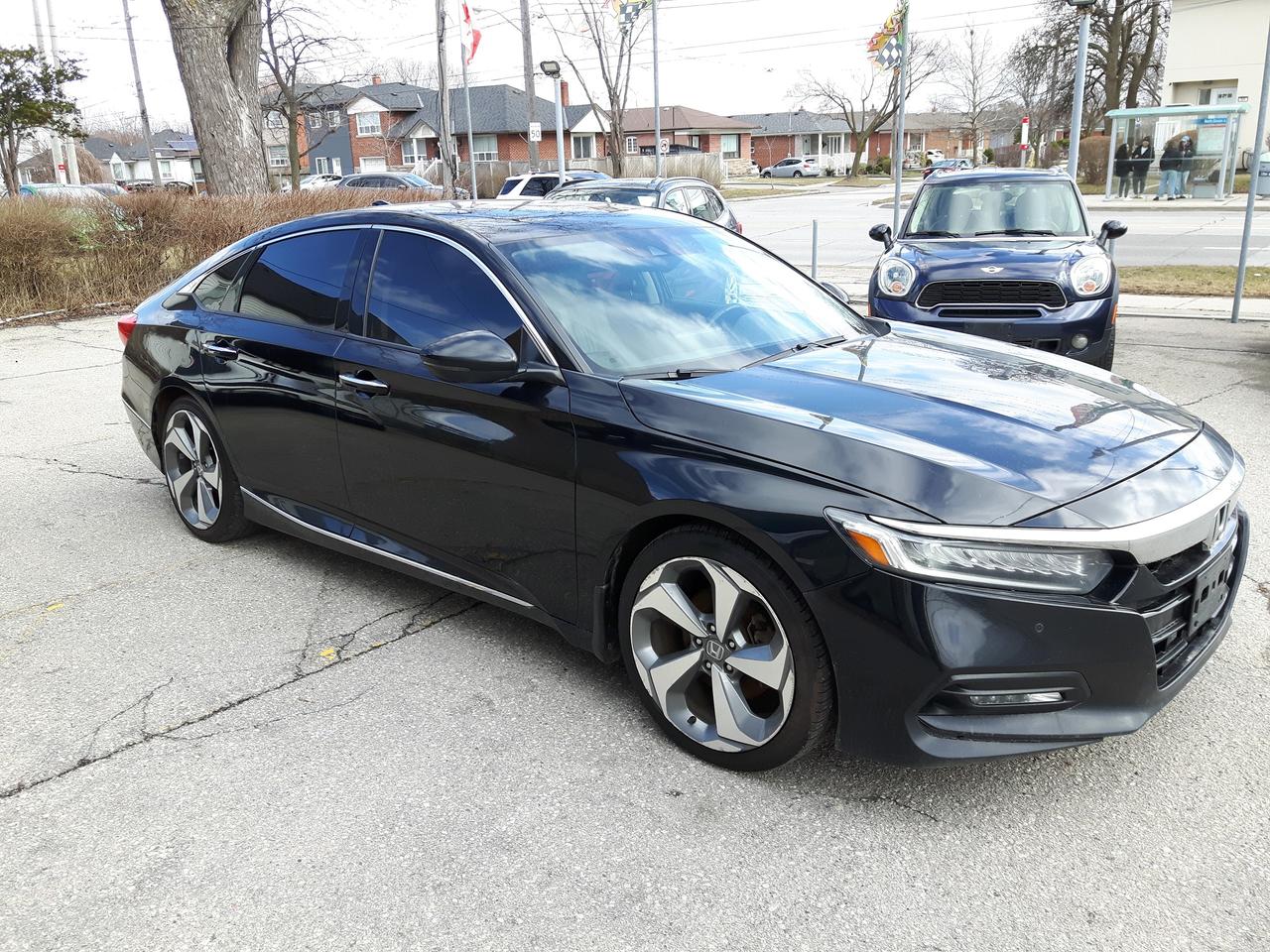 2019 Honda Accord Touring Photo2