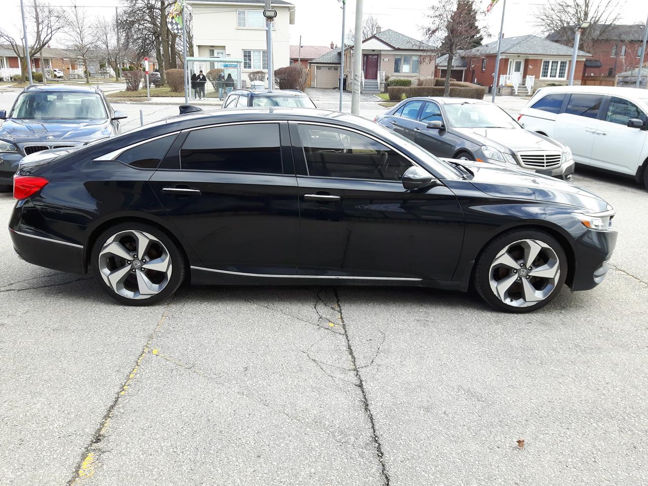 2019 Honda Accord Touring Photo