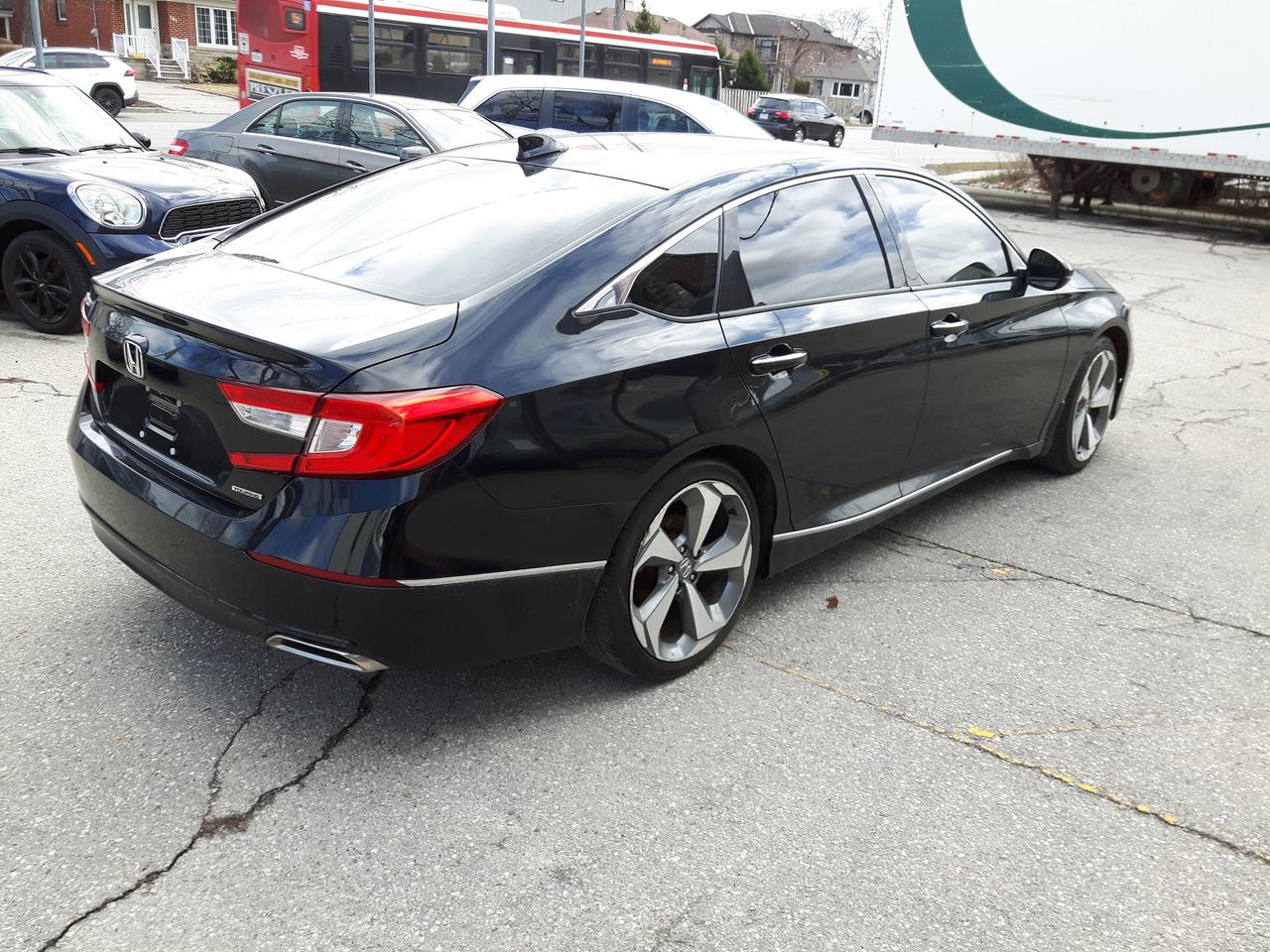 2019 Honda Accord Touring Photo