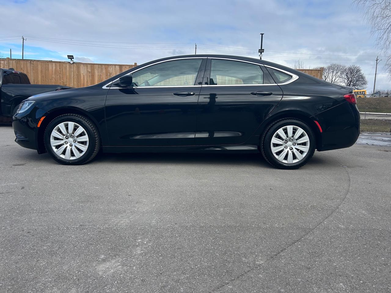 2015 Chrysler 200 LX Photo