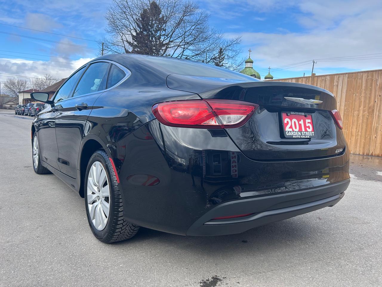2015 Chrysler 200 LX Photo2