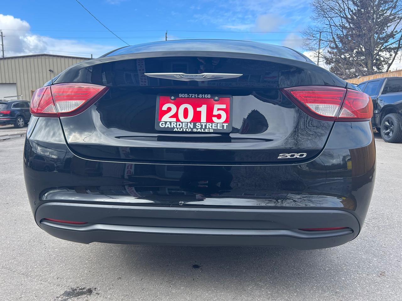 2015 Chrysler 200 LX Photo3