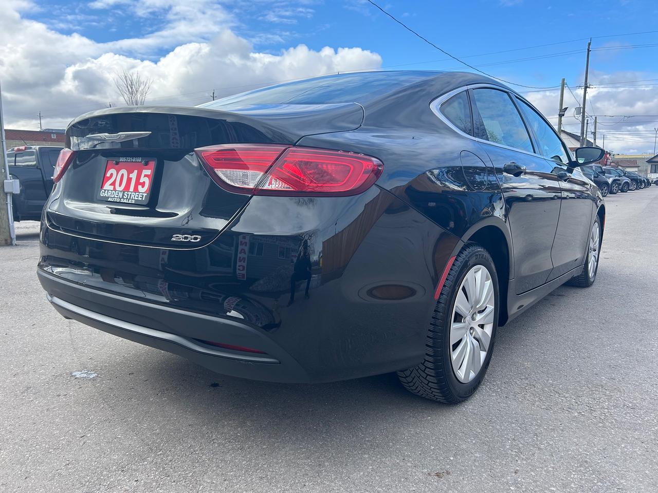 2015 Chrysler 200 LX Photo