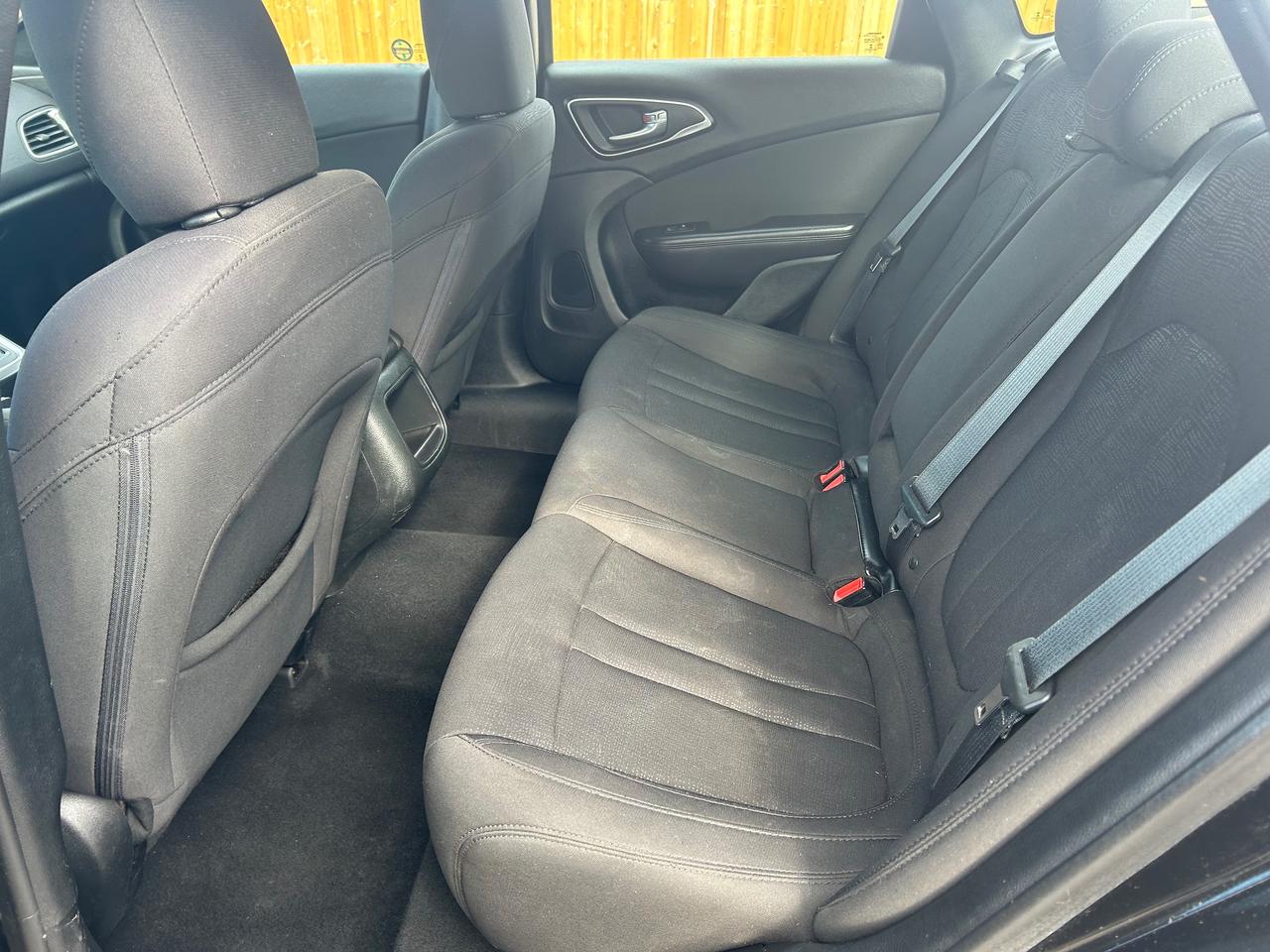 2015 Chrysler 200 LX Photo