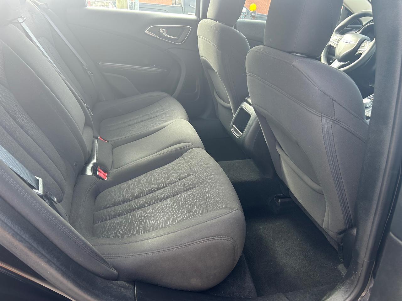 2015 Chrysler 200 LX Photo