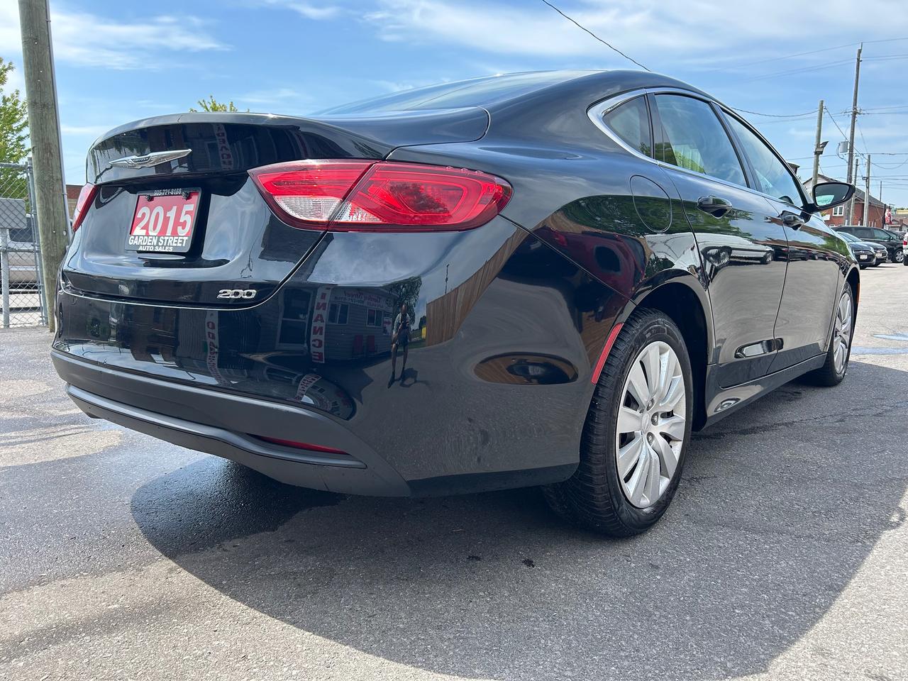 2015 Chrysler 200 LX Photo