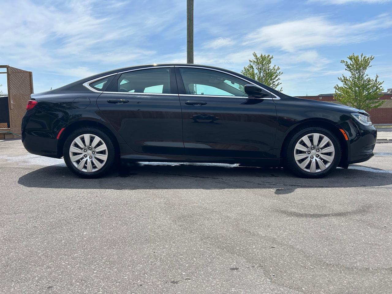 2015 Chrysler 200 LX Photo