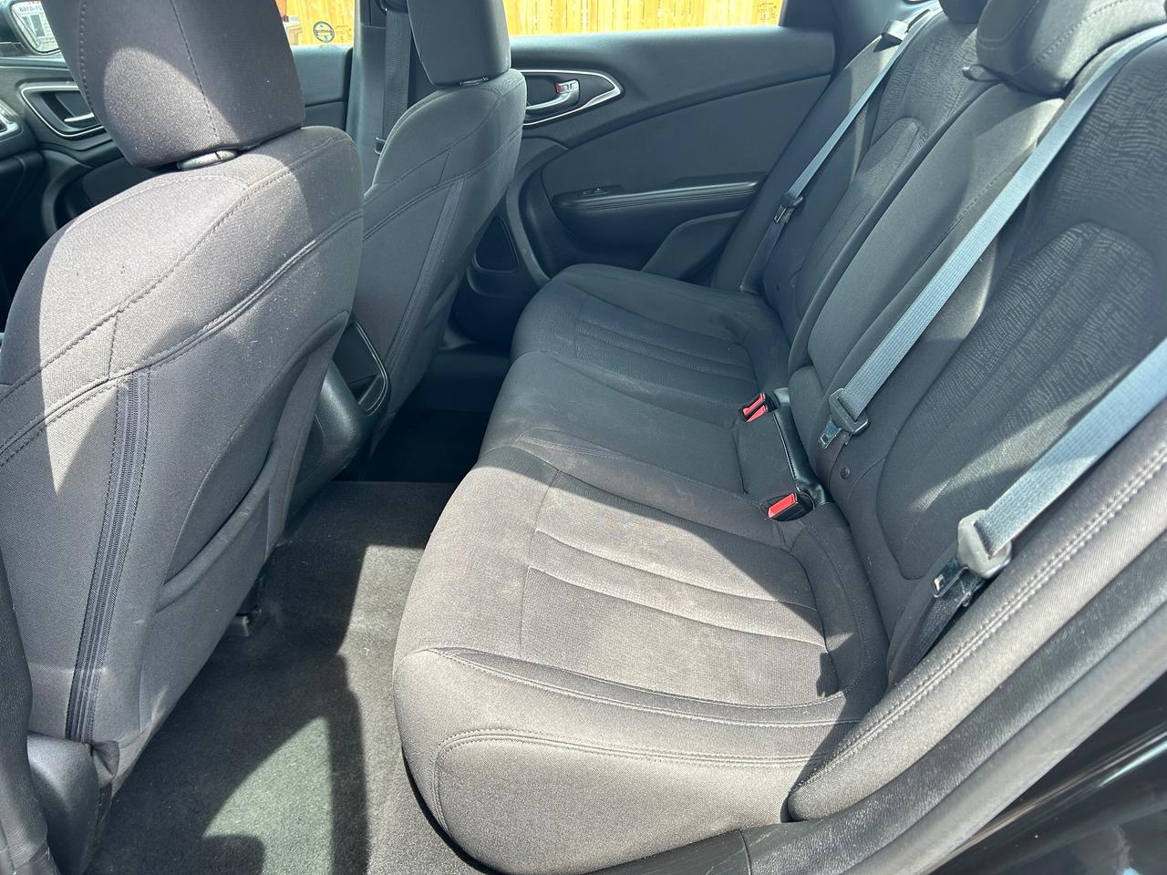 2015 Chrysler 200 LX Photo