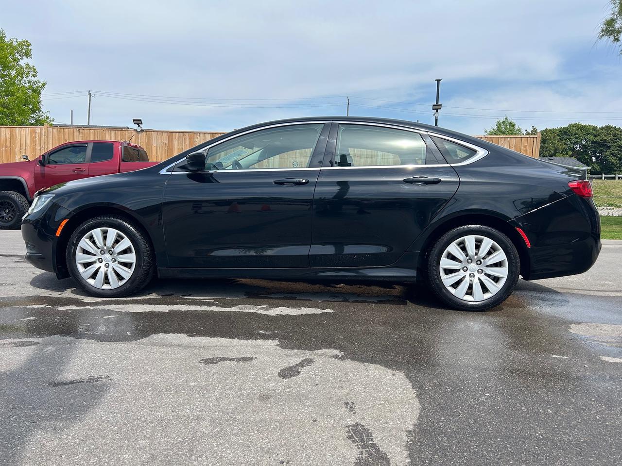 2015 Chrysler 200 LX Photo