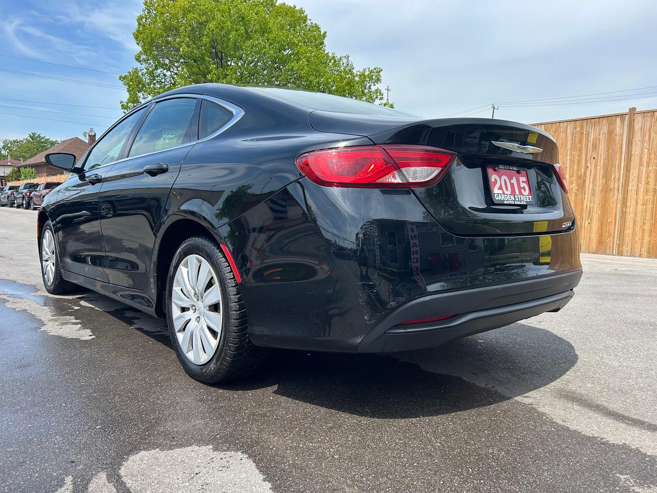 2015 Chrysler 200 LX Photo2