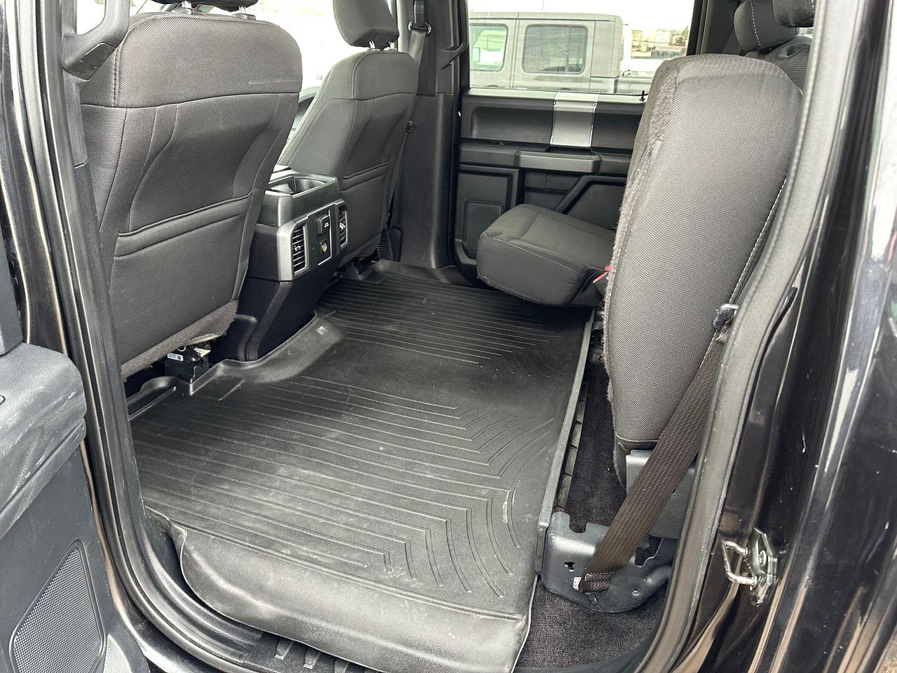 2015 Ford F-150 XLT Photo5