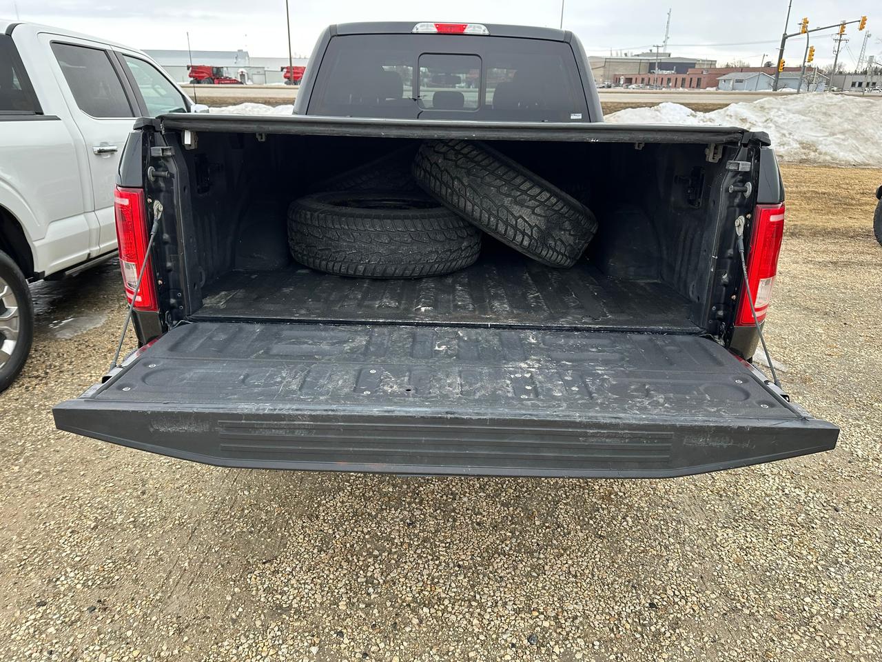 2015 Ford F-150 XLT Photo5