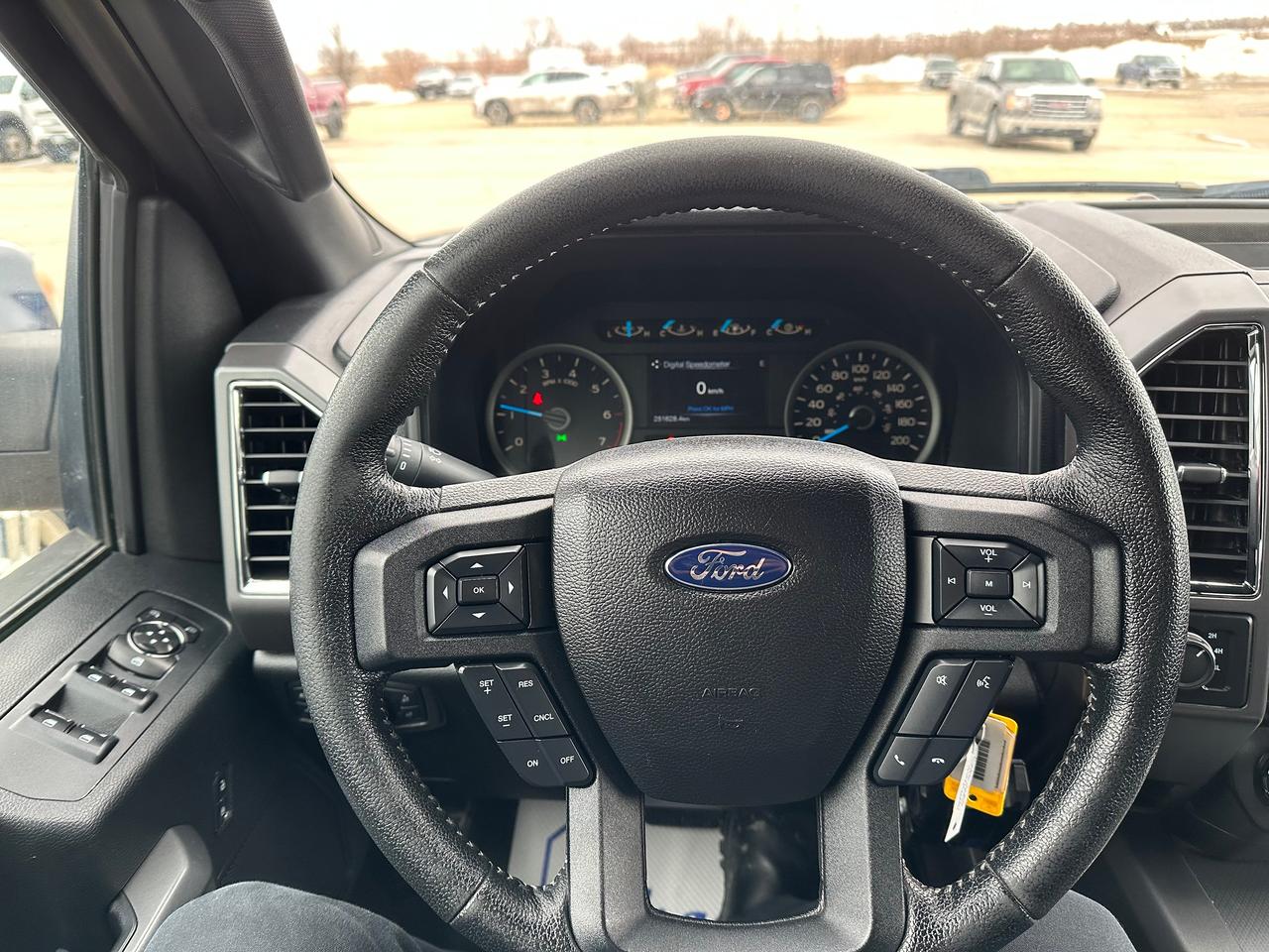 2015 Ford F-150 XLT Photo5