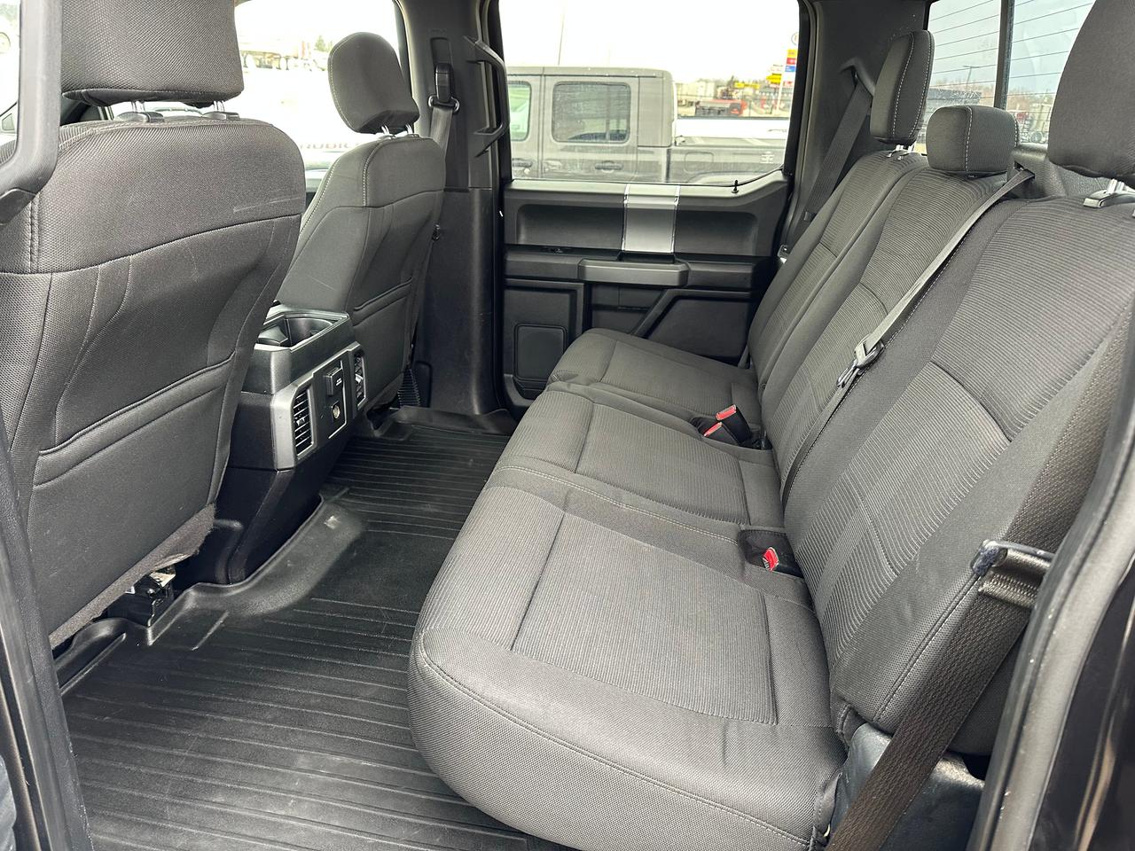 2015 Ford F-150 XLT Photo5