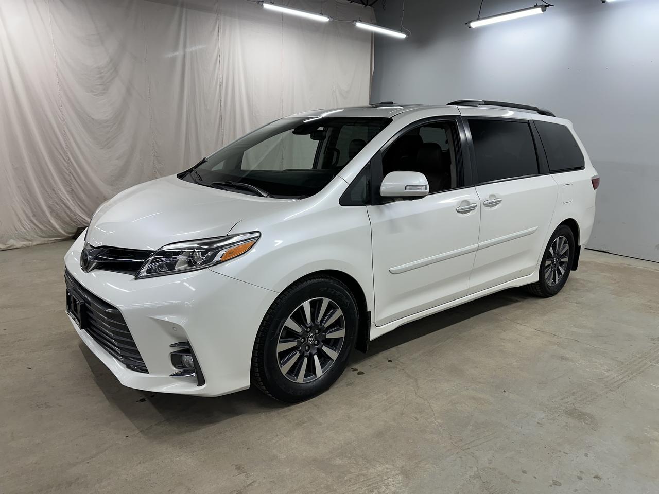 2018 Toyota Sienna Limited 7-Passenger FWD Photo25