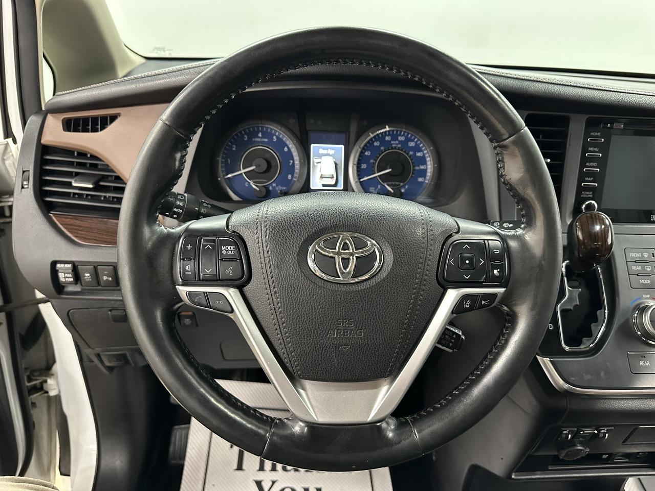 2018 Toyota Sienna Limited 7-Passenger FWD Photo15
