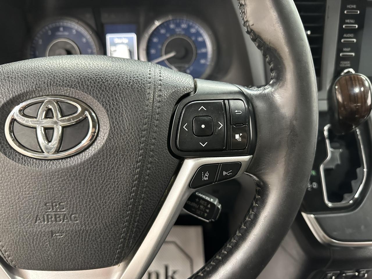 2018 Toyota Sienna Limited 7-Passenger FWD Photo39