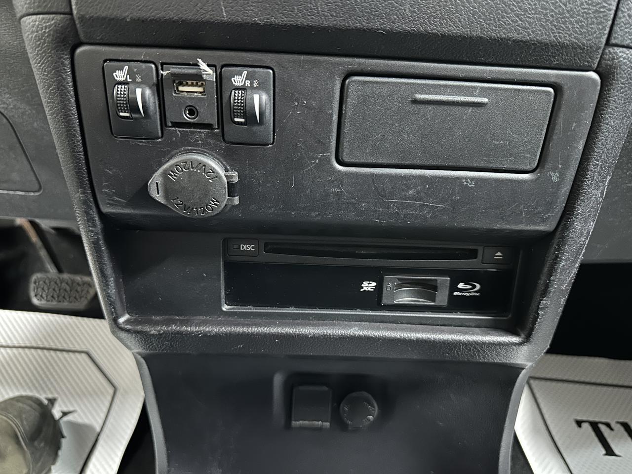 2018 Toyota Sienna Limited 7-Passenger FWD Photo42