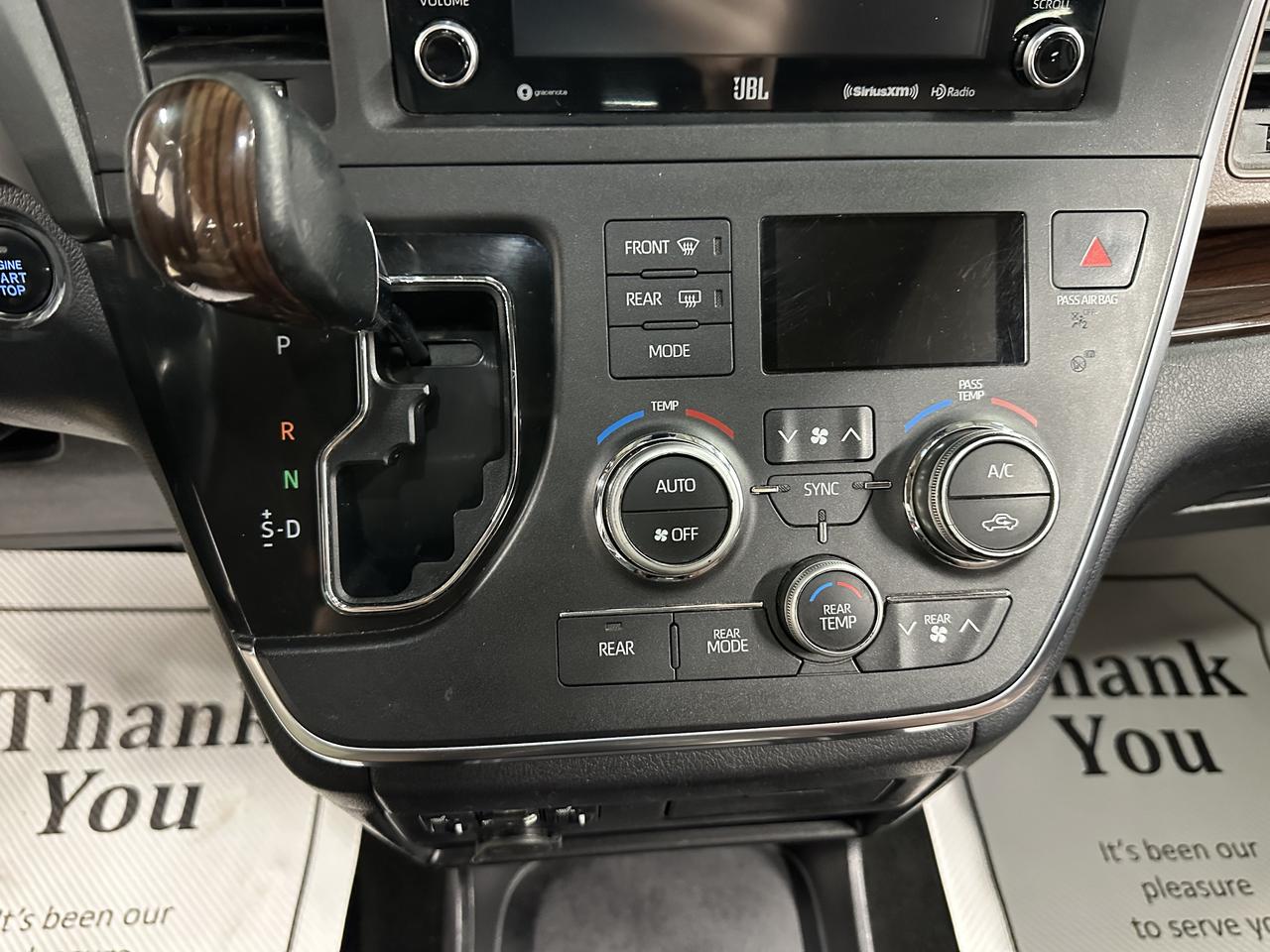 2018 Toyota Sienna Limited 7-Passenger FWD Photo41